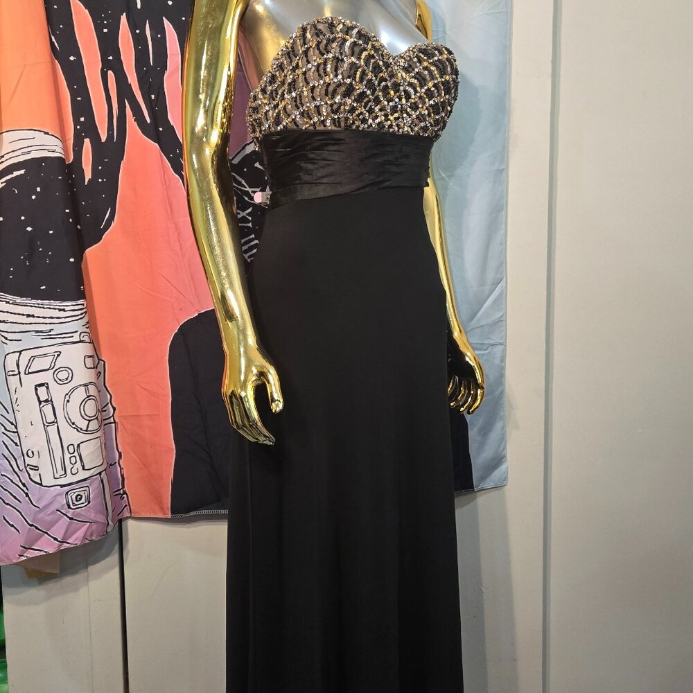 EUROPEAN GLAMOUR PROM • Gold Strapless Gown w/ Train • Size 8